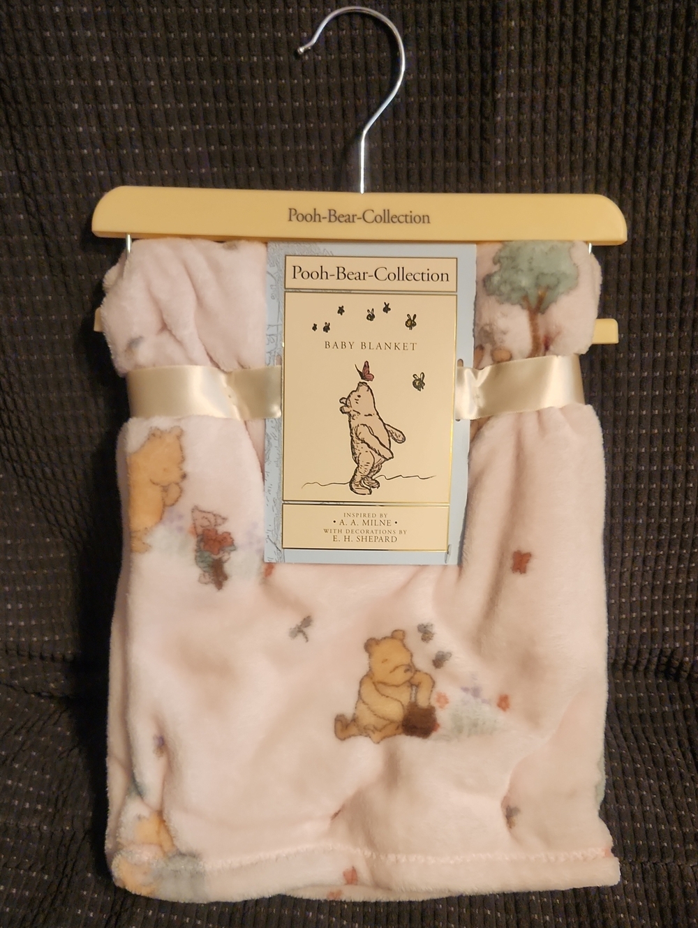 NWT Classic Winnie Pooh Bear Piglet Eeyore Pink Baby Plush  Blanket 30" X 40"